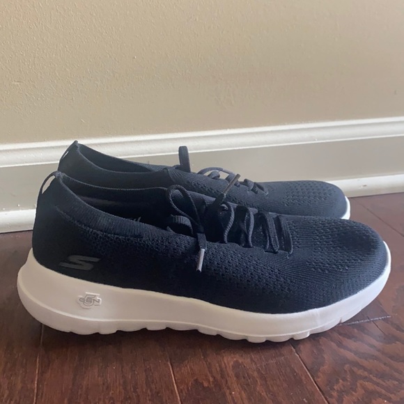 Skechers Shoes - Skechers NWOT